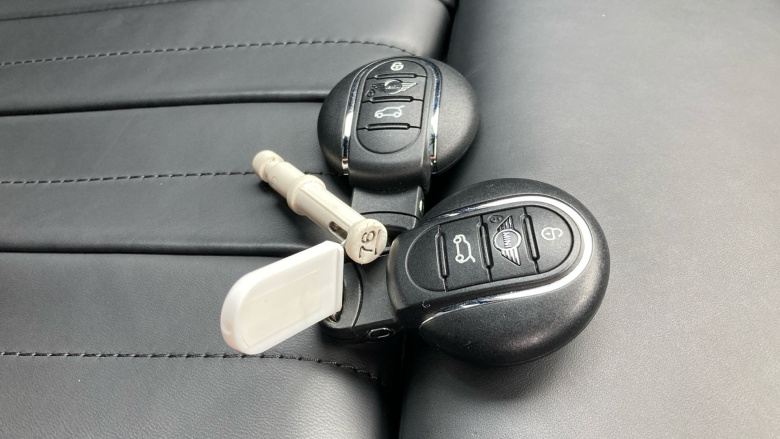 MINI Hatchback 135kW Cooper S Level 3 33kWh 3dr Auto Electric Hatchback